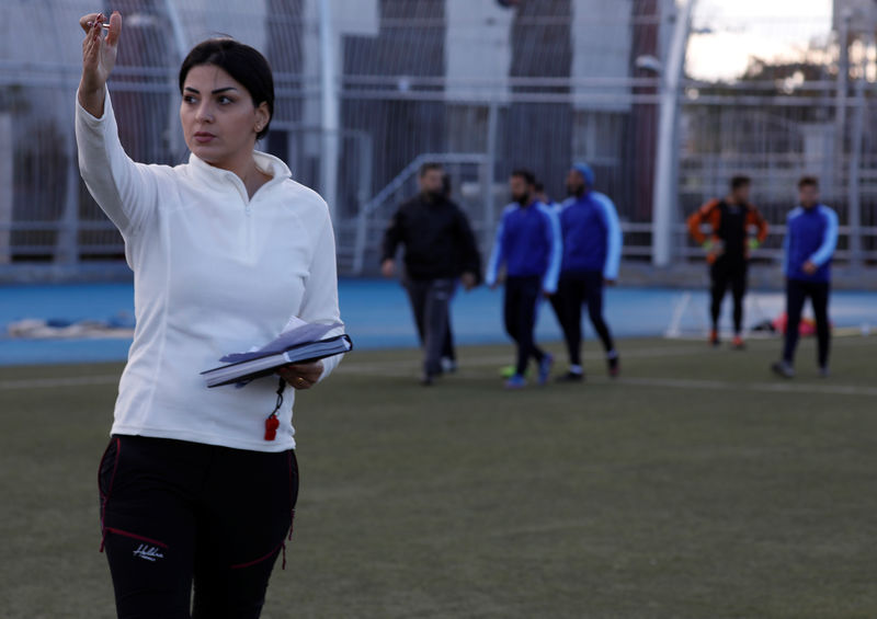 © Reuters. Maha Jannoud durante treino do time sírio al-Muhafaza Sports