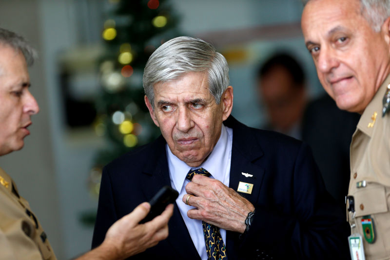 © Reuters. Ministro do Gabinete de Segurança Institucional da Presidência da República, Augusto Heleno, antes de reunião em Brasília