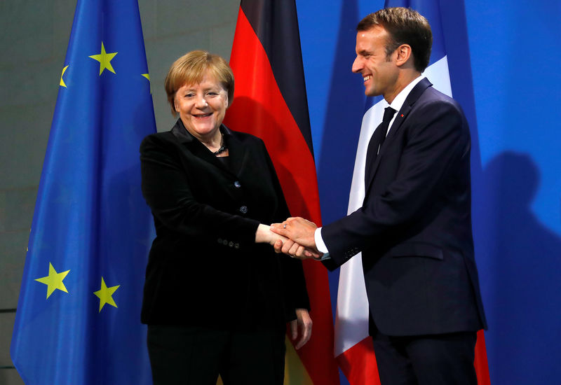 © Reuters. MACRON ET MERKEL SIGNERONT UN "TRAITÉ D'AIX-LA-CHAPELLE" LE 22/01