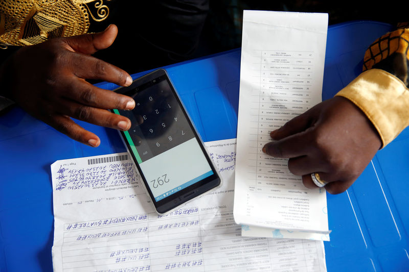 © Reuters. بعثة لمراقبة الانتخابات في الكونجو ترصد تجاوزات في فرز الأصوات