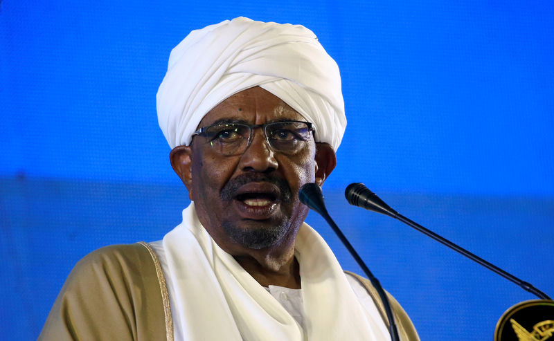 © Reuters. قوات الأمن السودانية تفرق مئات المحتجين في مدينة القضارف