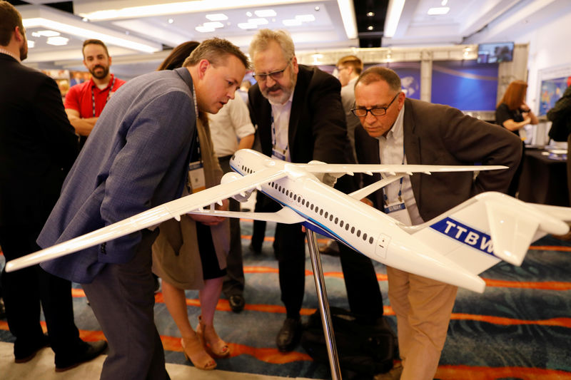 © Reuters. Airplane manufacturer Boeing shows a new iteration of an airplane wing system at AIAA conference in San Diego