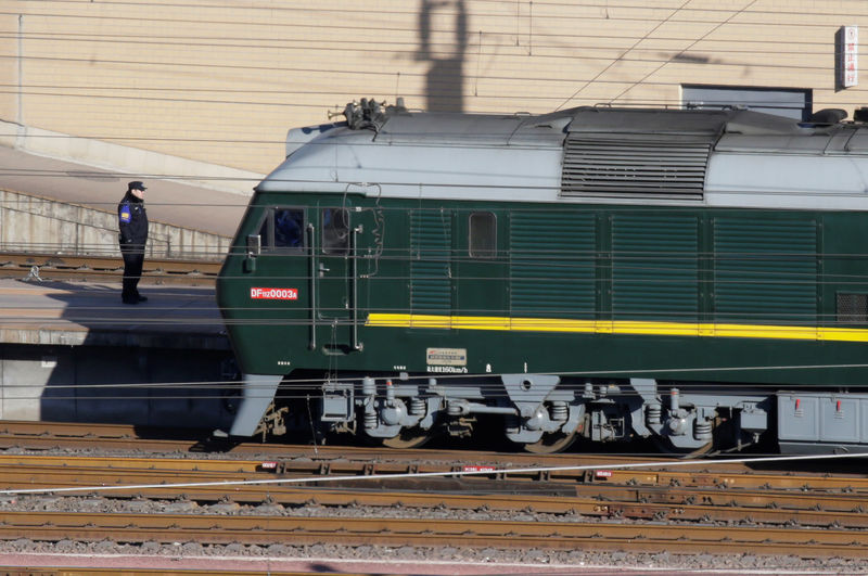 © Reuters. قطار يُعتقد أنه يحمل زعيم كوريا الشمالية يغادر بكين