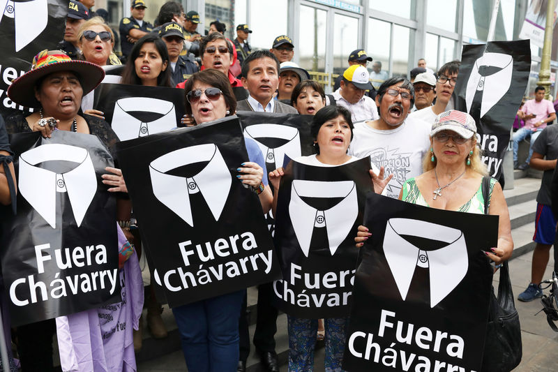 © Reuters. Protesto contra o então procurador-geral peruano, Pedro Chávarry, em Lima