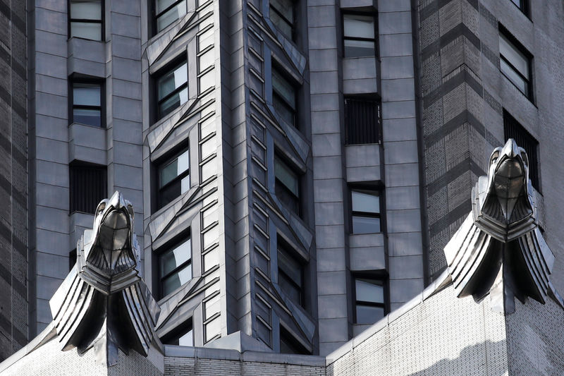 © Reuters. Steel gargoyles depicting American eagles are seen on New York City's iconic Chrysler Building in Manhattan