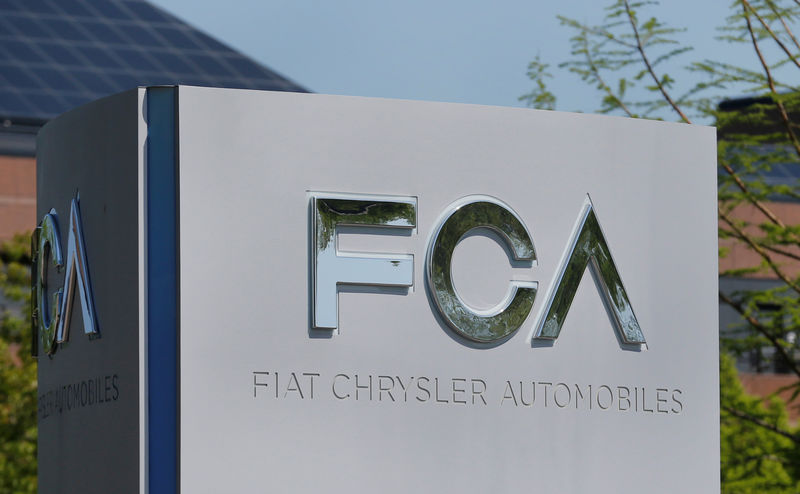 © Reuters. FILE PHOTO: A Fiat Chrysler Automobiles (FCA) sign is seen at its U.S. headquarters in Auburn Hills, Michigan