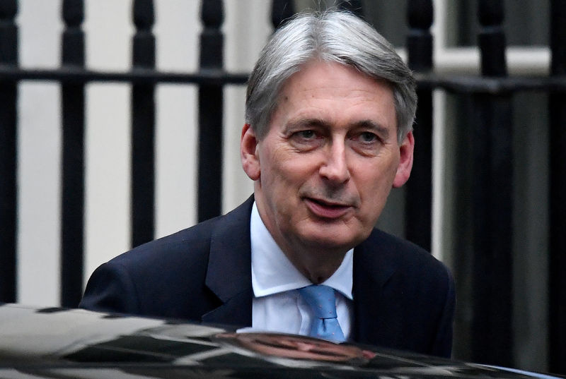 © Reuters. FILE PHOTO: Britain's Chancellor of the Exchequer Philip Hammond leaves 11 Downing Steet in London
