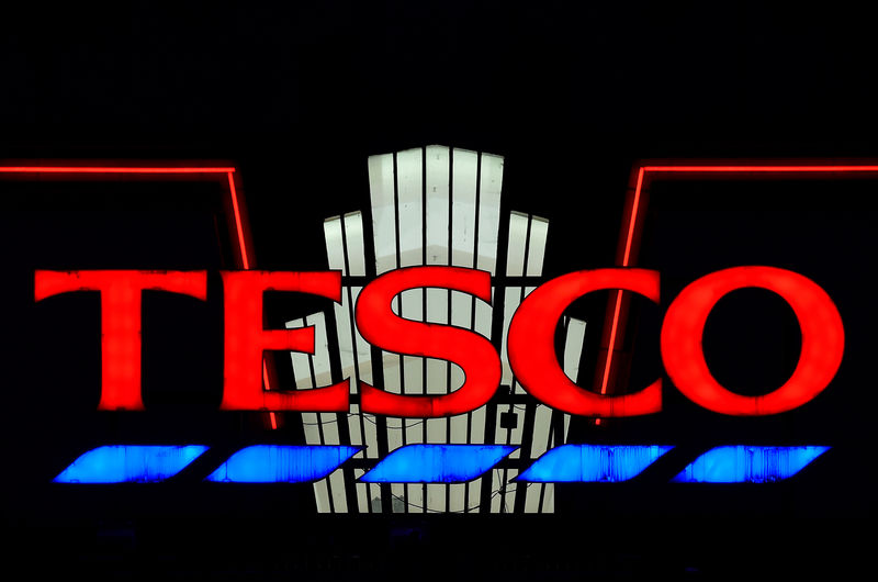 © Reuters. FILE PHOTO: A Tesco supermarket is seen at dusk in an 'art deco' style building at Perivale in west London