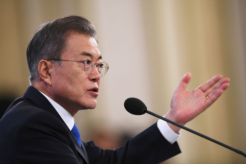 © Reuters. رئيس كوريا الجنوبية يدعو بيونجيانج إلى خطوات جريئة قبل قمة كيم وترامب