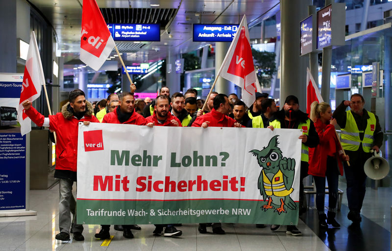 © Reuters. Cancelan 600 vuelos en Alemania por una huelga del personal de seguridad aeroportuaria