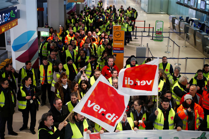 © Reuters. إلغاء أكثر من 600 رحلة بعد إضراب عمال أمن في مطارات ألمانية