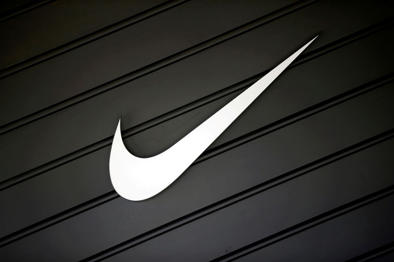© Reuters. FILE PHOTO: FILE PHOTO:  Nike (NKE)'s logo is seen in Los Angeles