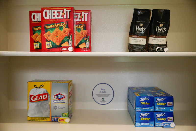 © Reuters. FILE PHOTO:  Food and kitchen items, along with corresponding Amazon Dash buttons, are seen in an Amazon ‘experience center’  in Vallejo