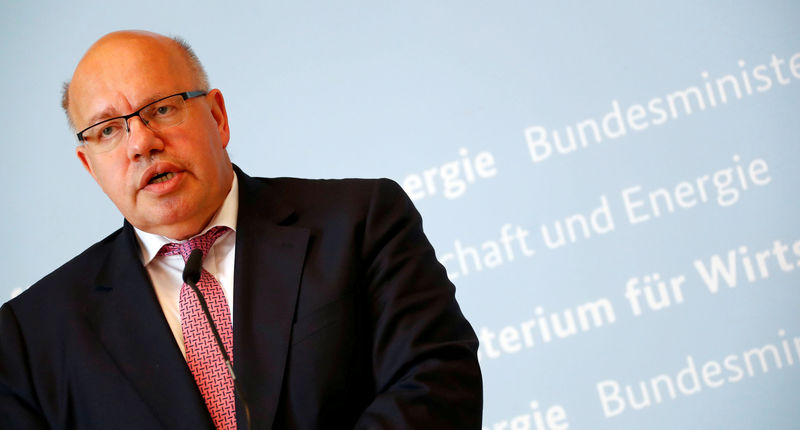 © Reuters. FILE PHOTO:  German Economic Affairs and Energy Federal Minister Peter Altmaier addresses the media in Berlin
