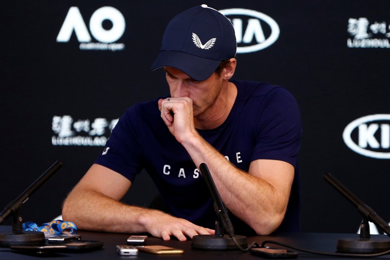 © Reuters. Andy Murray of England speaks to the media during a press conference at the Australian Open in Melbourne
