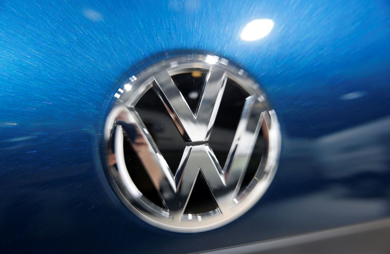 © Reuters. Volkswagen logo is pictured during the Volkswagen Group's annual general meeting in Berlin