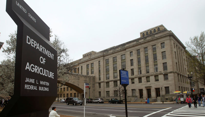 © Reuters. FILE PHOTO: The U.S. Department of Agriculture in Washington