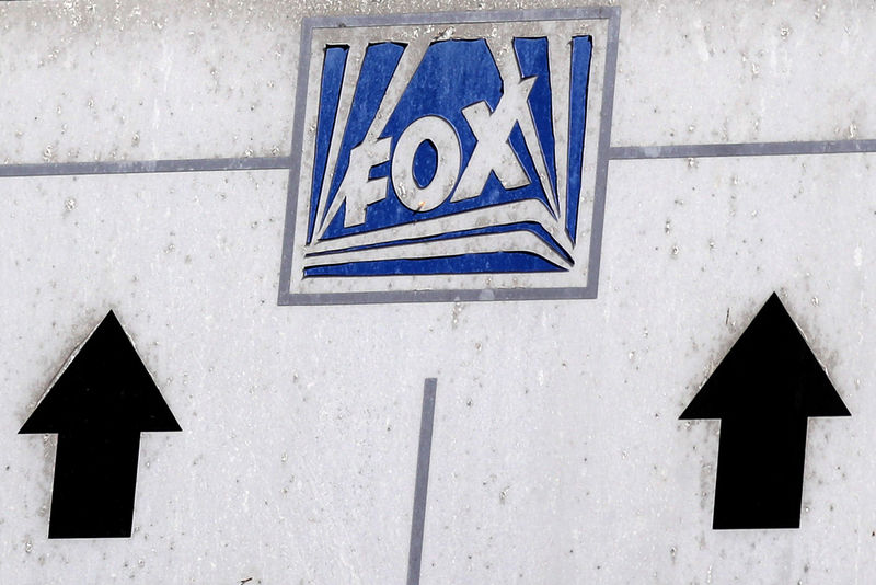 © Reuters. FILE PHOTO: The Twenty-First Century Fox Studios logo is seen in Los Angeles