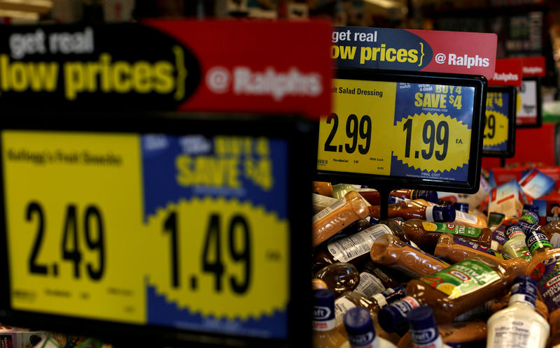 © Reuters. FILE PHOTO: Price tags are pictured at a Ralphs grocery store, which is owned by Kroger Co, ahead of company results in Pasadena