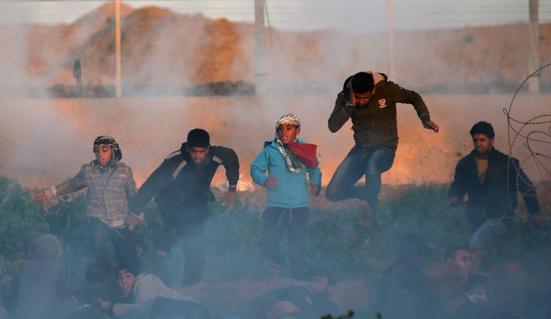 © Reuters. مقتل فلسطينية في غزة بنيران إسرائيلية خلال احتجاج على الحدود