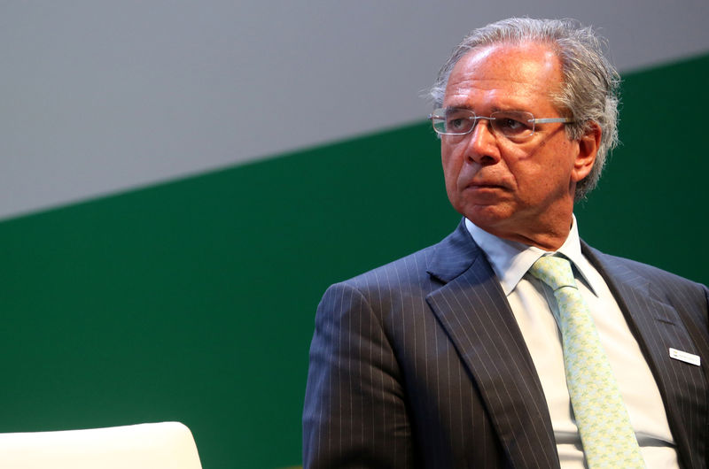 © Reuters. Ministro da Economia, Paulo Guedes, em cerimônia na estatal Petrobras, no Rio de Janeiro