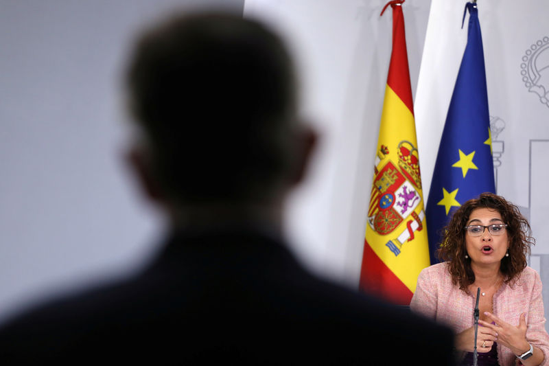 © Reuters. Gobierno español presenta unos presupuestos que tendrá que pelear en el Congreso