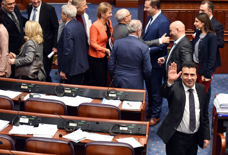 © Reuters. برلمان مقدونيا يوافق على تغيير اسمها