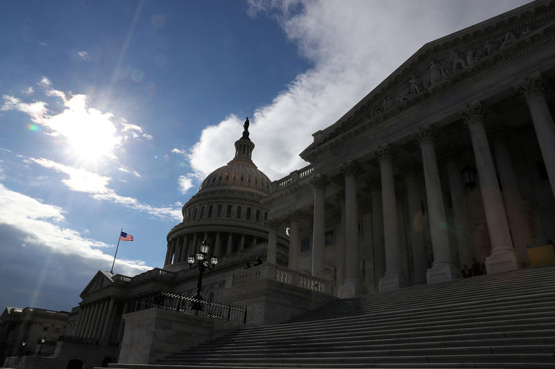 © Reuters. The U.S. Capitol building is seen on the 19th day of a partial government shutdown on Capitol Hill in Washington