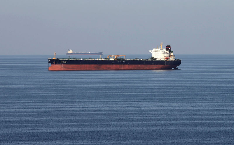 © Reuters. Oil takners pass through the Strait of Hormuz