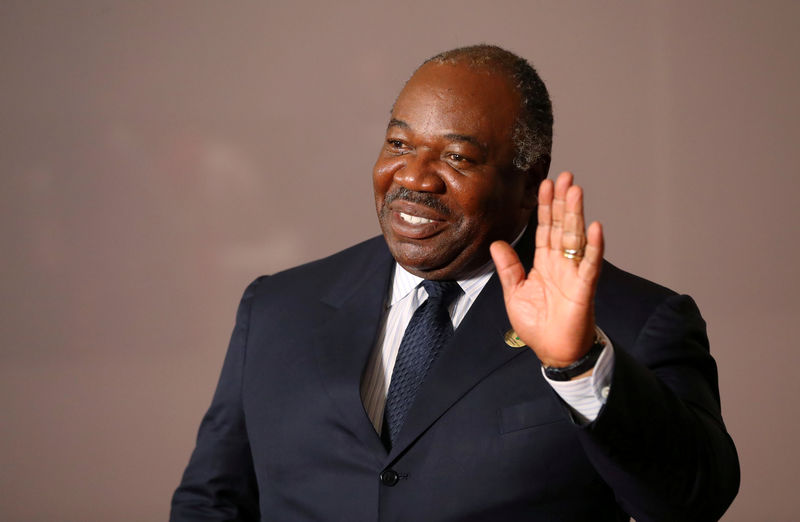 © Reuters. FILE PHOTO: Gabonese President Ali Bongo Ondimba arrives for a group picture at the BRICS summit meeting in Johannesburg