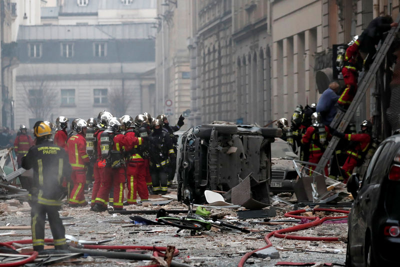 © Reuters. أربعة قتلى ونحو 50 مصابا في انفجار ناجم عن تسرب غاز بباريس