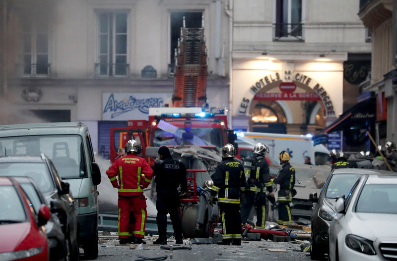© Reuters. مقتل مواطن إسباني في انفجار ناجم عن تسرب للغاز في باريس