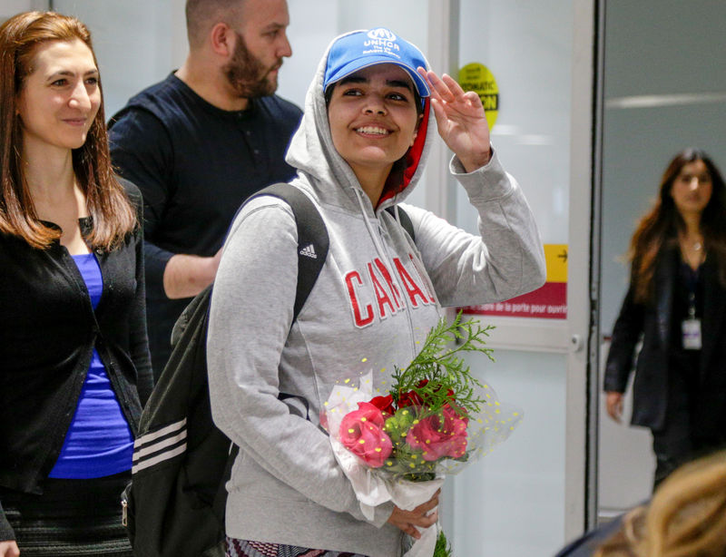 © Reuters. الفتاة السعودية الهاربة من أسرتها تصل إلى كندا