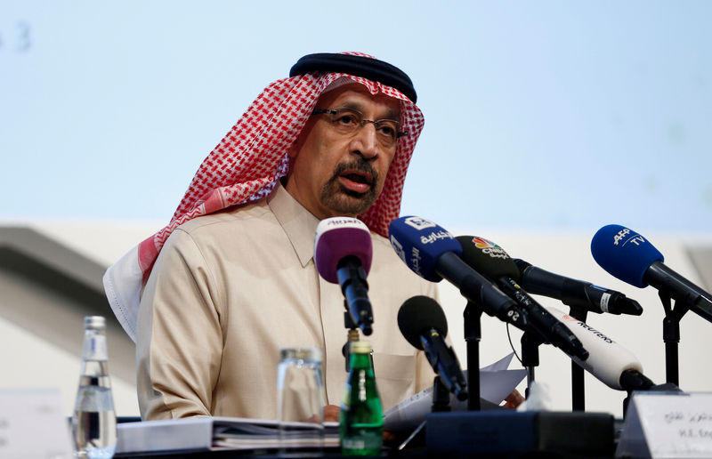 © Reuters. FILE PHOTO: Saudi Energy Minister Khalid al-Falih speaks during a news conference in Riyadh, Saudi Arabia