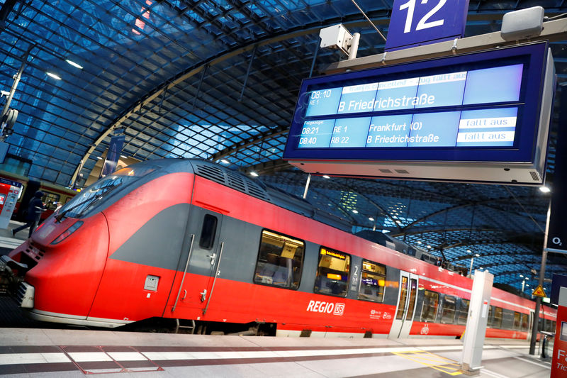 © Reuters. FILE PHOTO: A Deutsche Bahn train at Berlin's Hauptbahnhof station