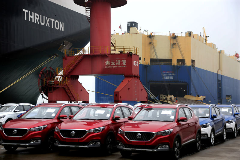 © Reuters. MG cars for export wait to be loaded onto a cargo vessel at a port in Lianyungang, Jiangsu province, China