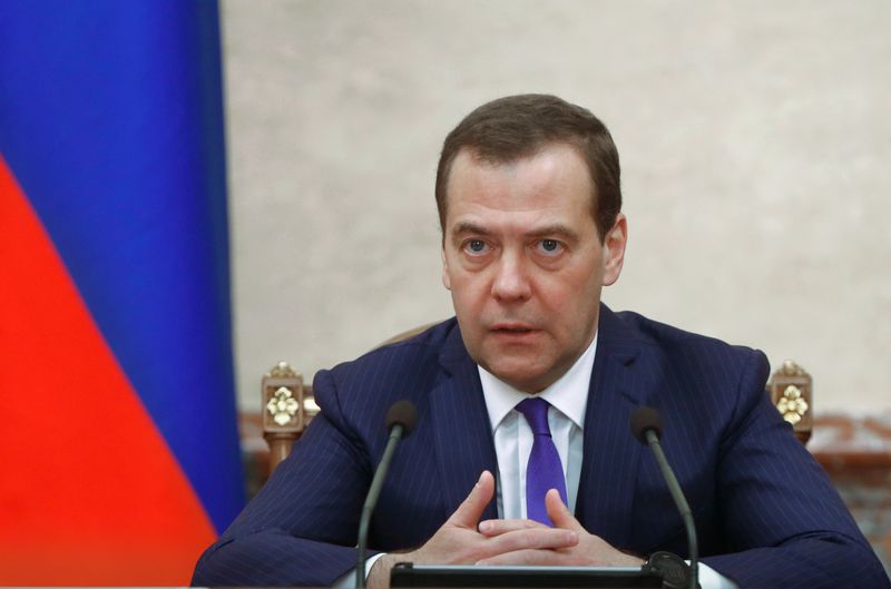 © Reuters. Russian Prime Minister Dmitry Medvedev speaks during the government session in Moscow