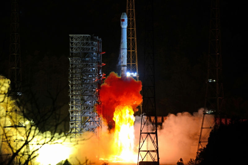 © Reuters. China recogerá muestras de la Luna este año