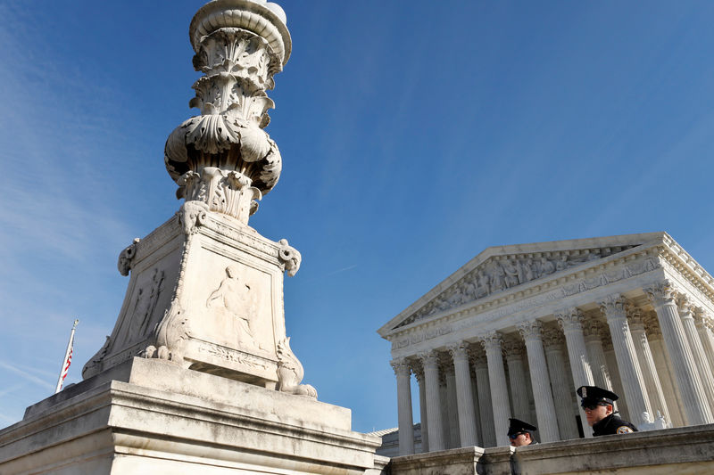 © Reuters. FILE PHOTO: U.S. Supreme Court is seen in Washington