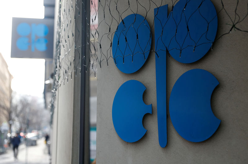 © Reuters. The logo of the Organization of the Petroleum Exporting Countries (OPEC) is seen outside their headquarters in Vienna