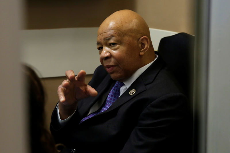 © Reuters. FILE PHOTO: House Oversight and Government Reform Committee ranking member Rep. Elijah Cummings is seen in the office