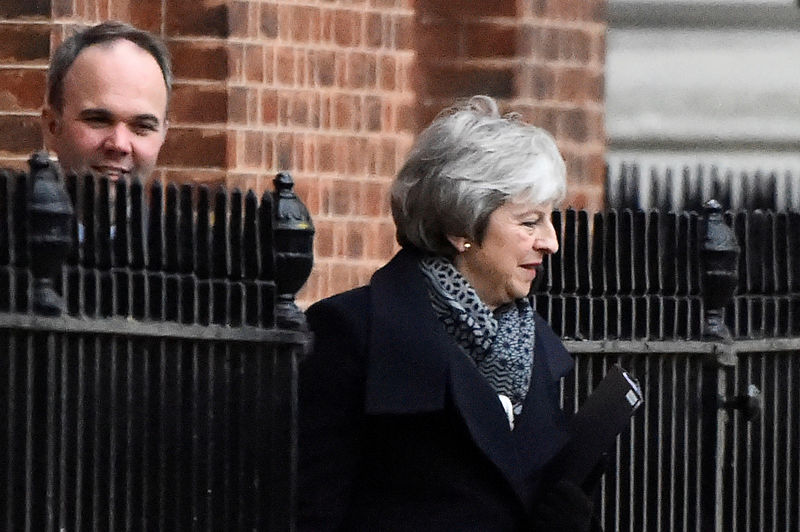 © Reuters. Premiê britânica, Theresa May, saindo da residência oficial de Downing Street, em Londres