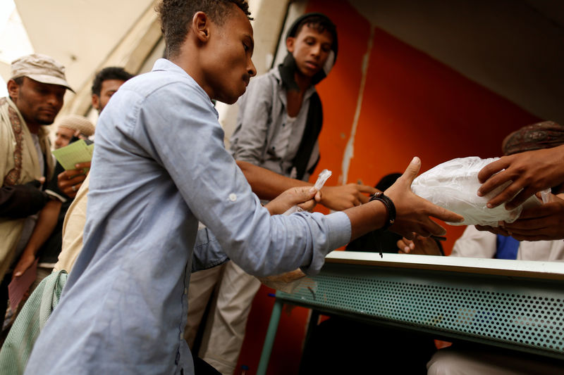 © Reuters. الأمم المتحدة تعلن تسليم الغذاء لأكثر من 9.5 مليون شخص في اليمن في ديسمبر