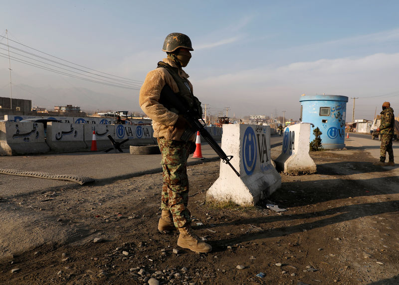 © Reuters. القوات الأفغانية تخشى فقدان الغطاء الجوي إذا سحبت أمريكا قواتها