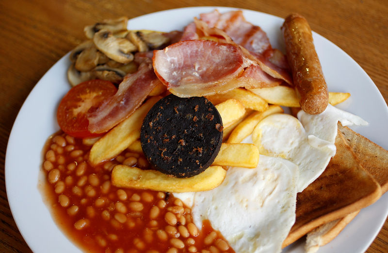 © Reuters. FILE PHOTO: A traditional full English breakfast is pictured at 'Enough To Feed an Elephant' cafe in London