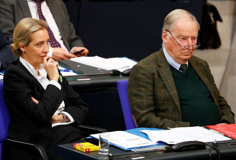 © Reuters. Alice Weidel and Alexander Gauland of Alternative for Germany (AfD) attend a session at the lower house of parliament Bundestag in Berlin