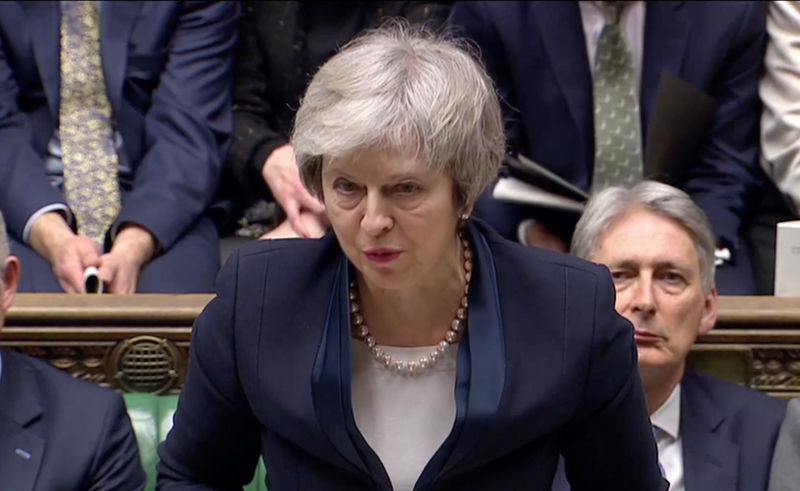 © Reuters. A premiê britânica, Theresa May, fala ao Parlamento após votação de acordo de Brexit negociado por ela, em Londres