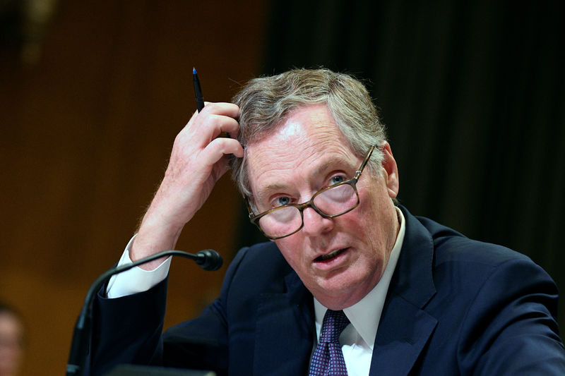 © Reuters. Representante de Comércio dos EUA, Robert Lighthizer, gesticula durante audiência no Senado dos EUA, em Washington