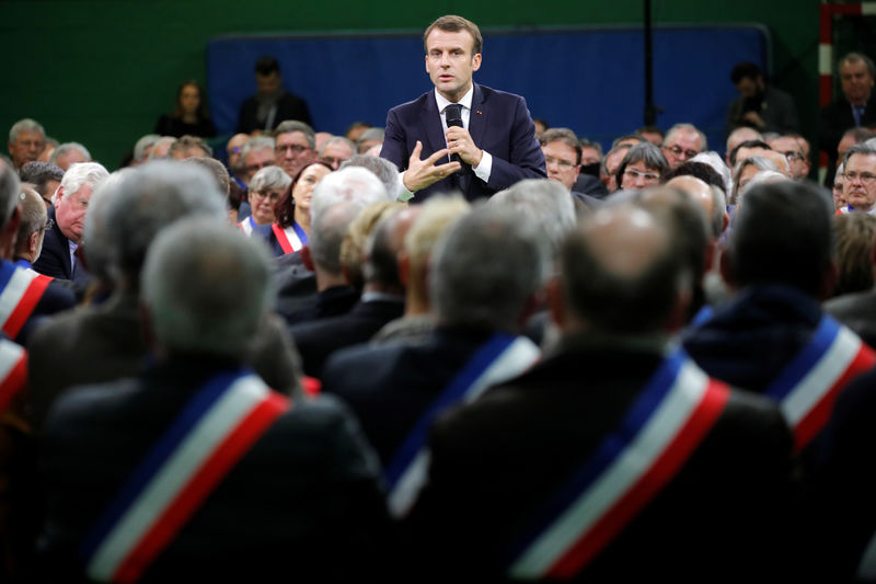 © Reuters. Presidente da França, Emmanuel Macron, durante reunião com prefeitos