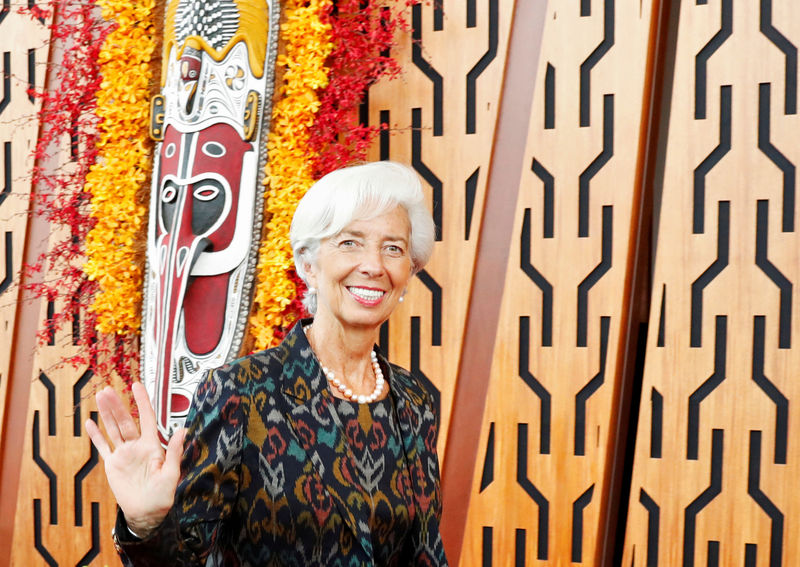 © Reuters. FILE PHOTO: International Monetary Fund (IMF) Managing Director Christine Lagarde arrives for the APEC Summit, Port Moresby, Papua New Guinea